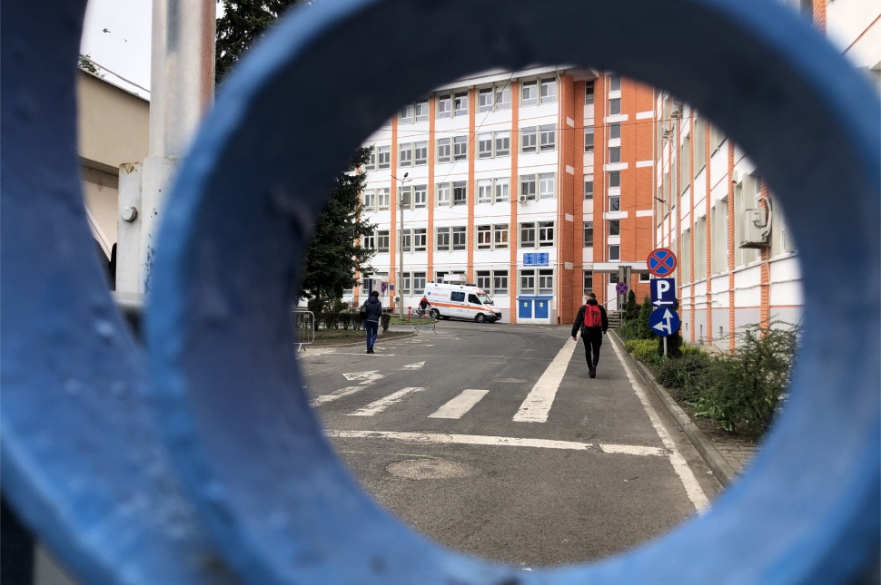 kórház koronavírus kapu