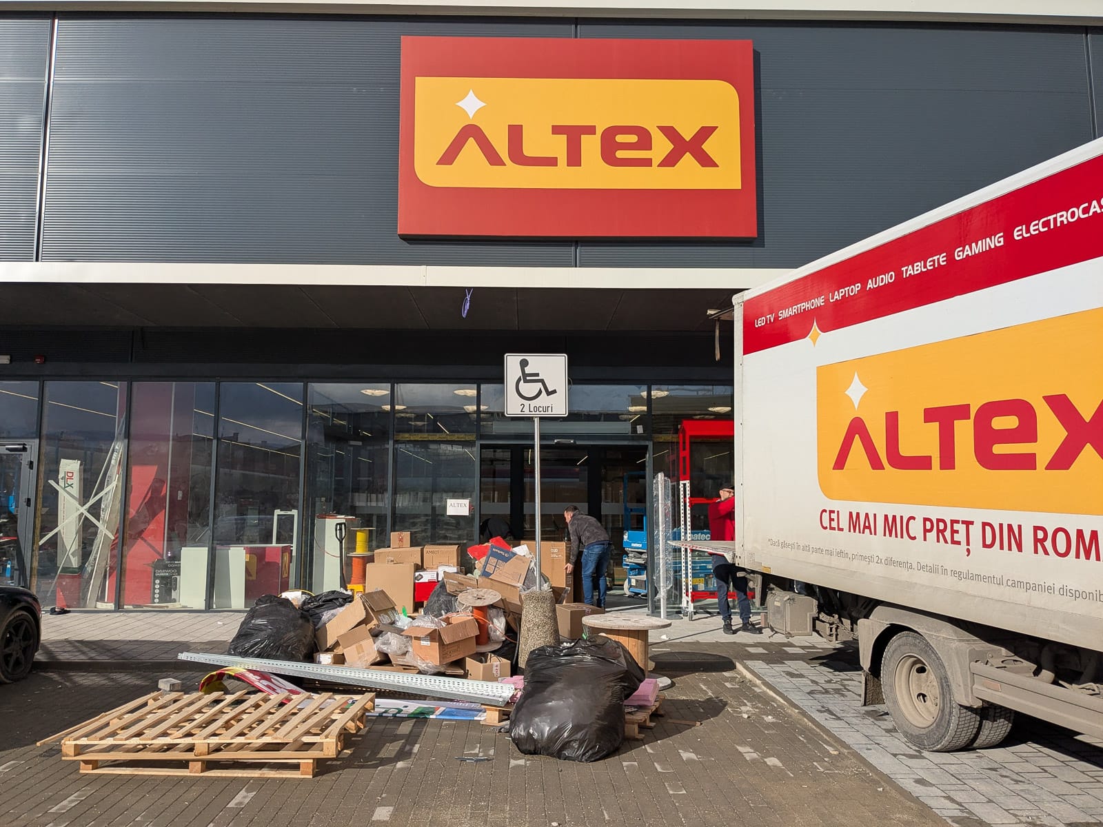 Mit láttunk a Szenátor üzlettársának csütörtökön megnyíló bevásárlóközpontjában?