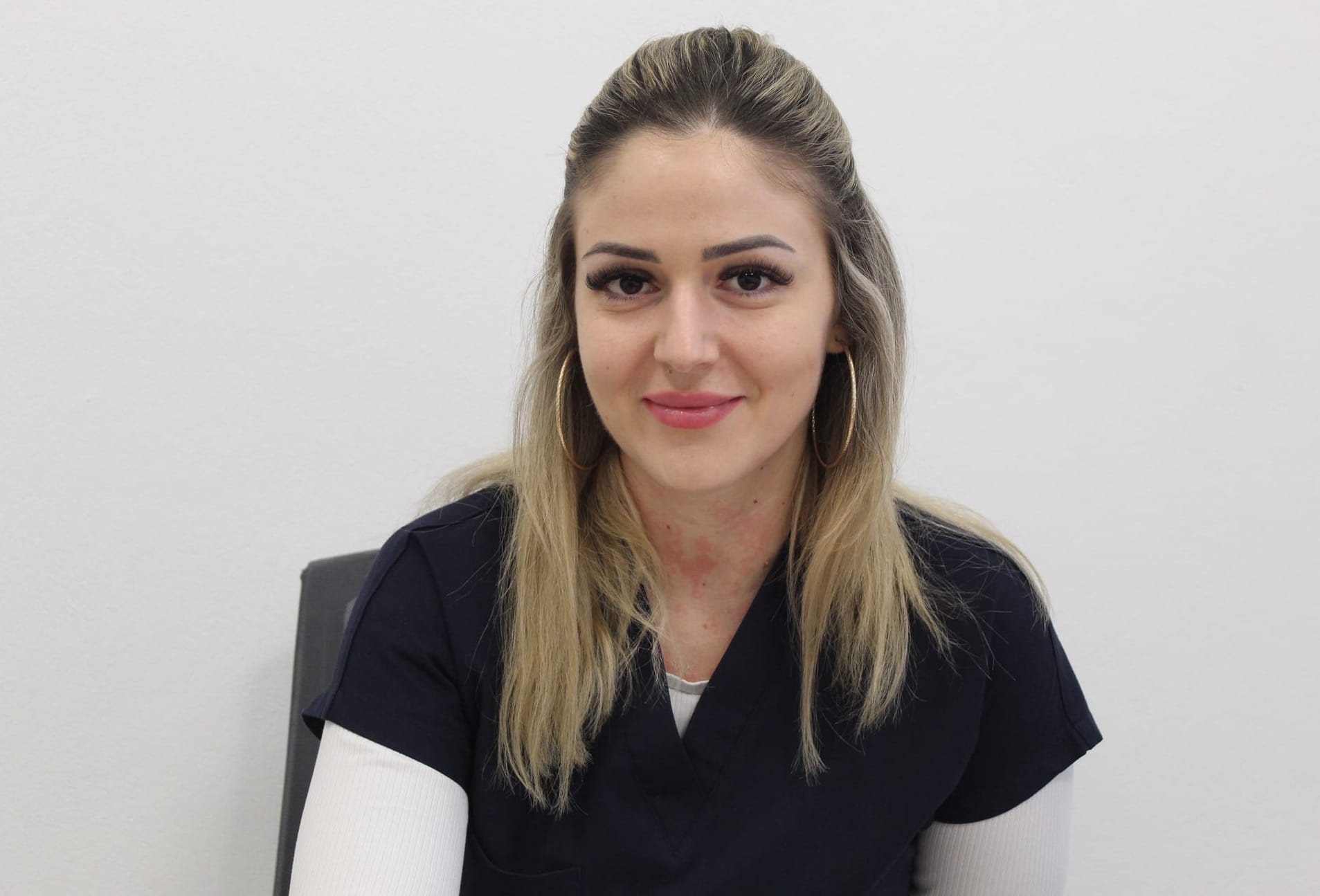 Arcmasszázs: megfiatalít, vagy csak kellemes reggeli szokás?