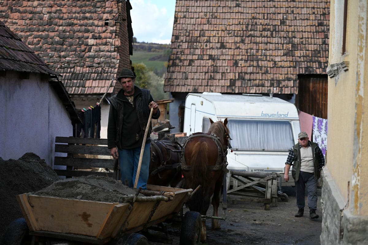 Vasile Dorolți: Uite-mă, cum se duce tradiția