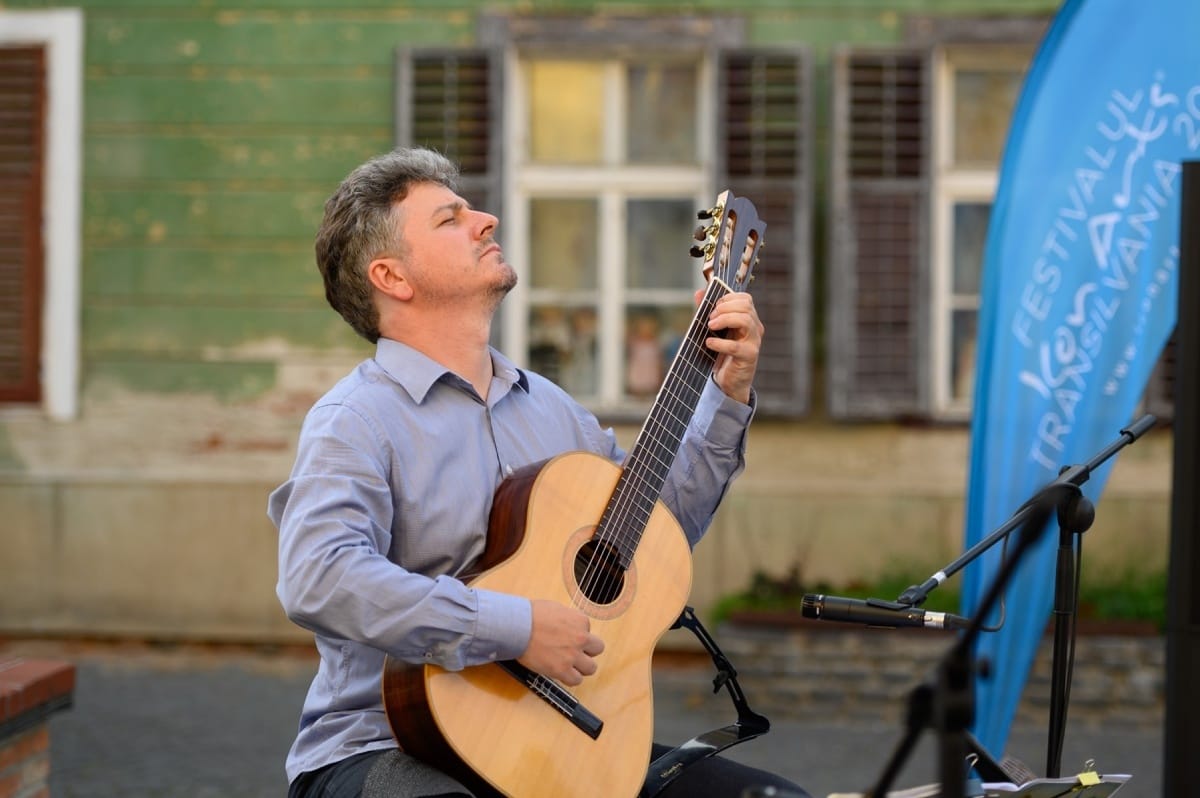 Kíváncsi vagy, milyen egy reneszánsz gitárest?