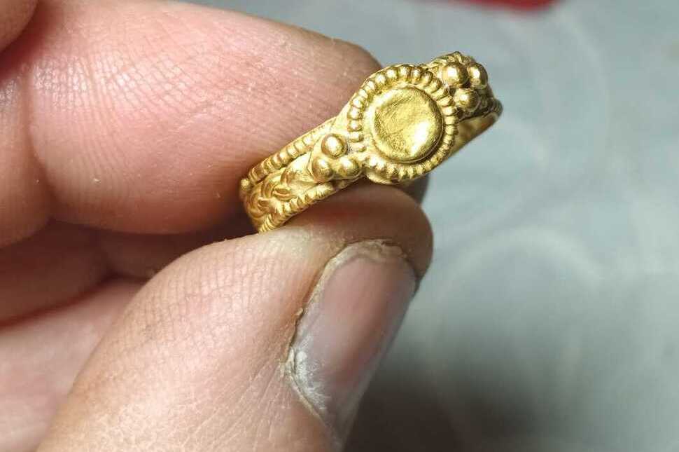 1.500 éves aranygyűrűre bukkant az erdőben
