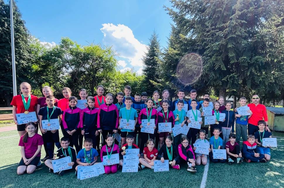 Több mint 50 érmet hoztak haza az ISK atlétái