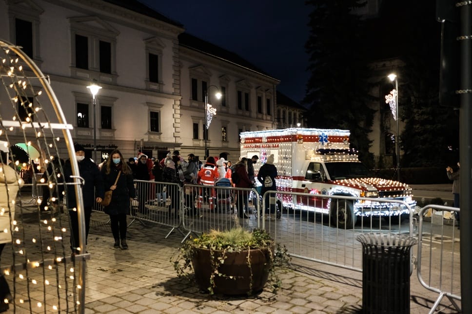 Elvitte a mentő mind a két Mikulást!