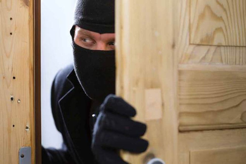 Siklódról loptak ablakokat, ajtót