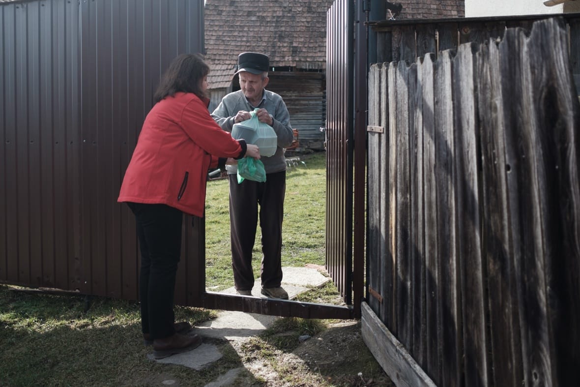 Étkezési utalványokat kapnak a nyugdíjasok