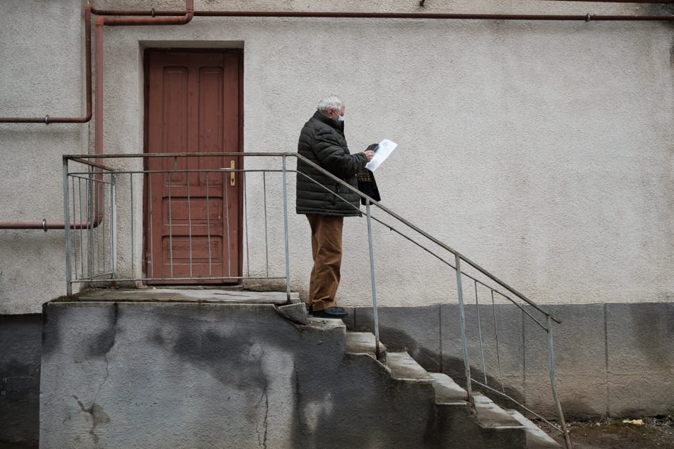 Százával buknak le hamis oltási igazolásokkal