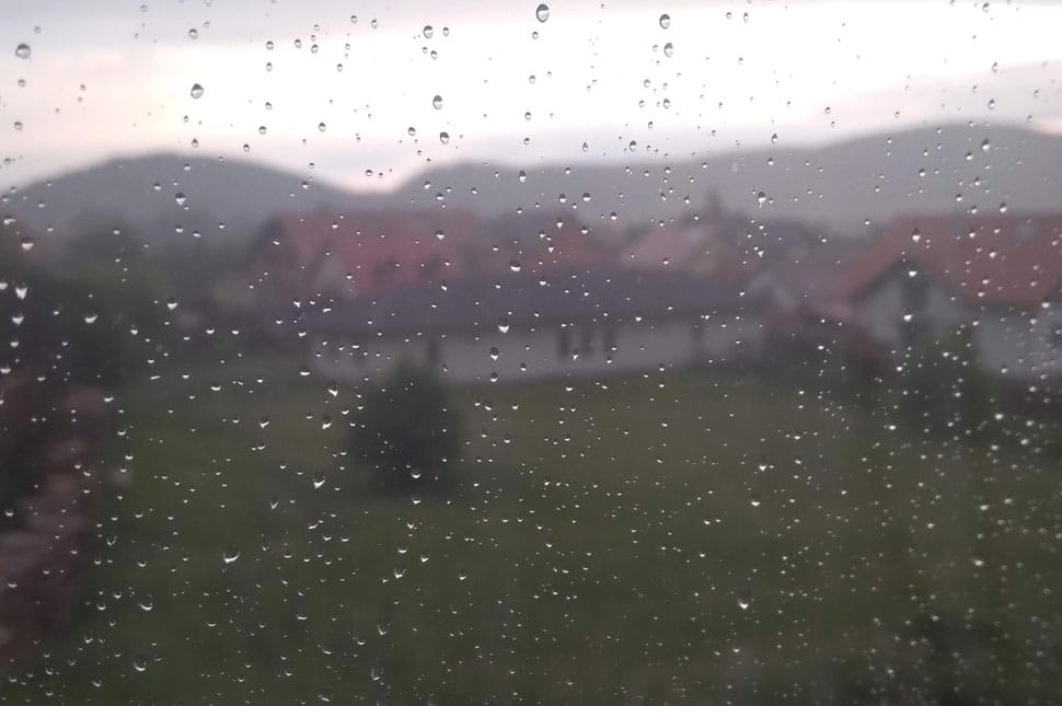 Esőt mondanak majálisra