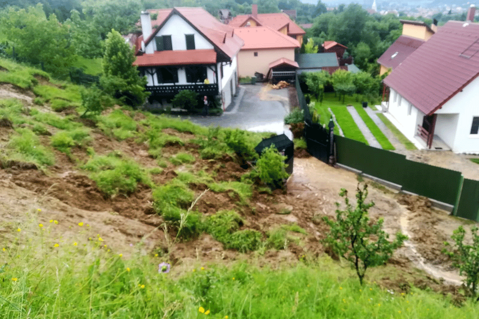 Megcsúszott a föld a Rózsa utcában