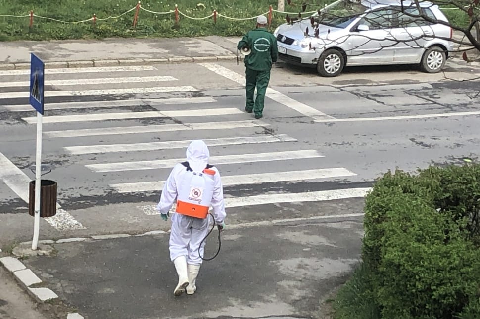 Újból fertőtlenítik a lépcsőházakat