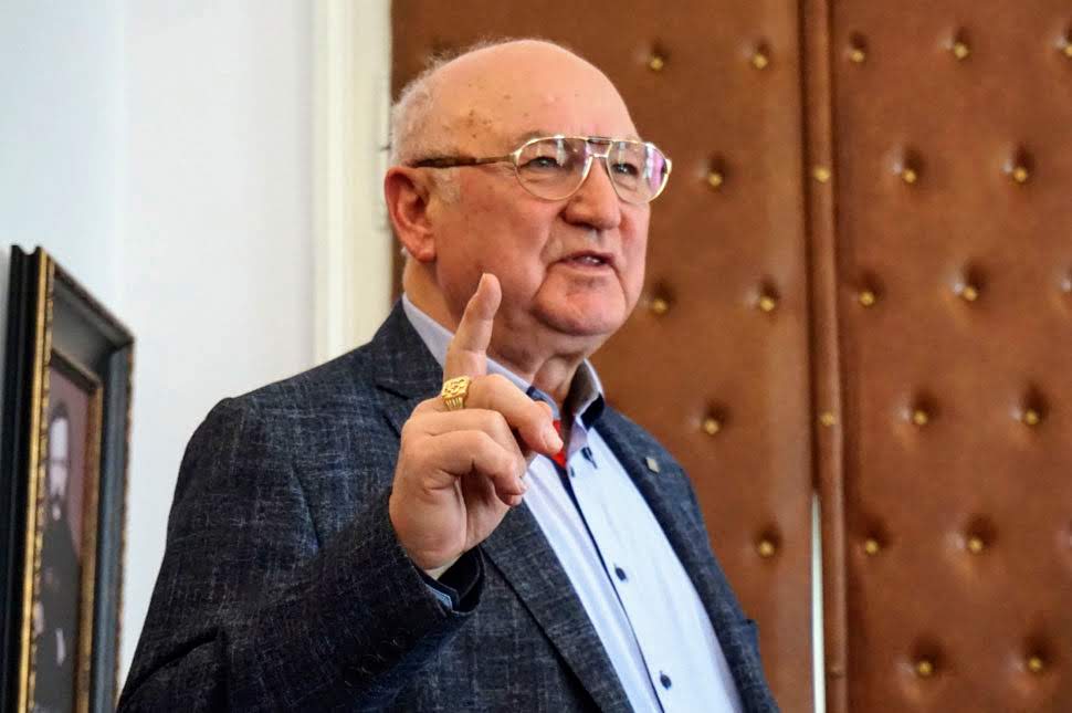 Udvarhelyre jön a Versace és az Armani