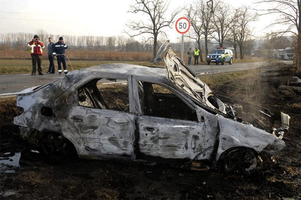 Kigyúlt egy autó Szentegyházán