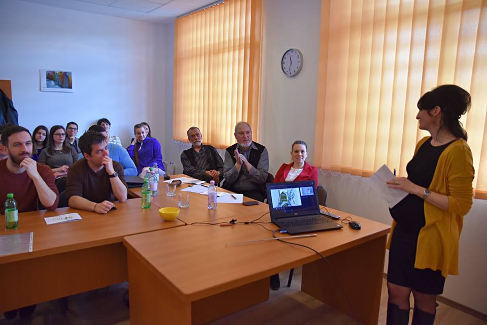 De ki tervezi a meghívót?