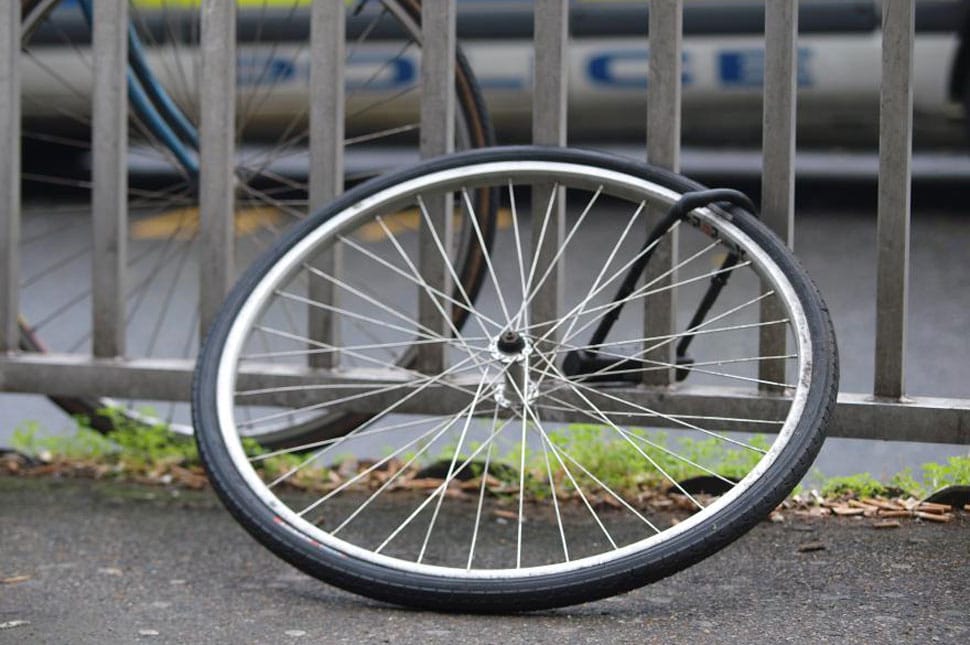 Szédülten hajtották a bringát s a kocsit