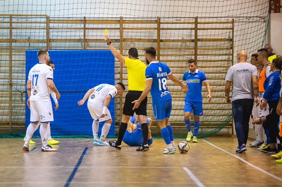 Hadnagy: feküdtem a földön, amikor a két játékos fölém hajolt