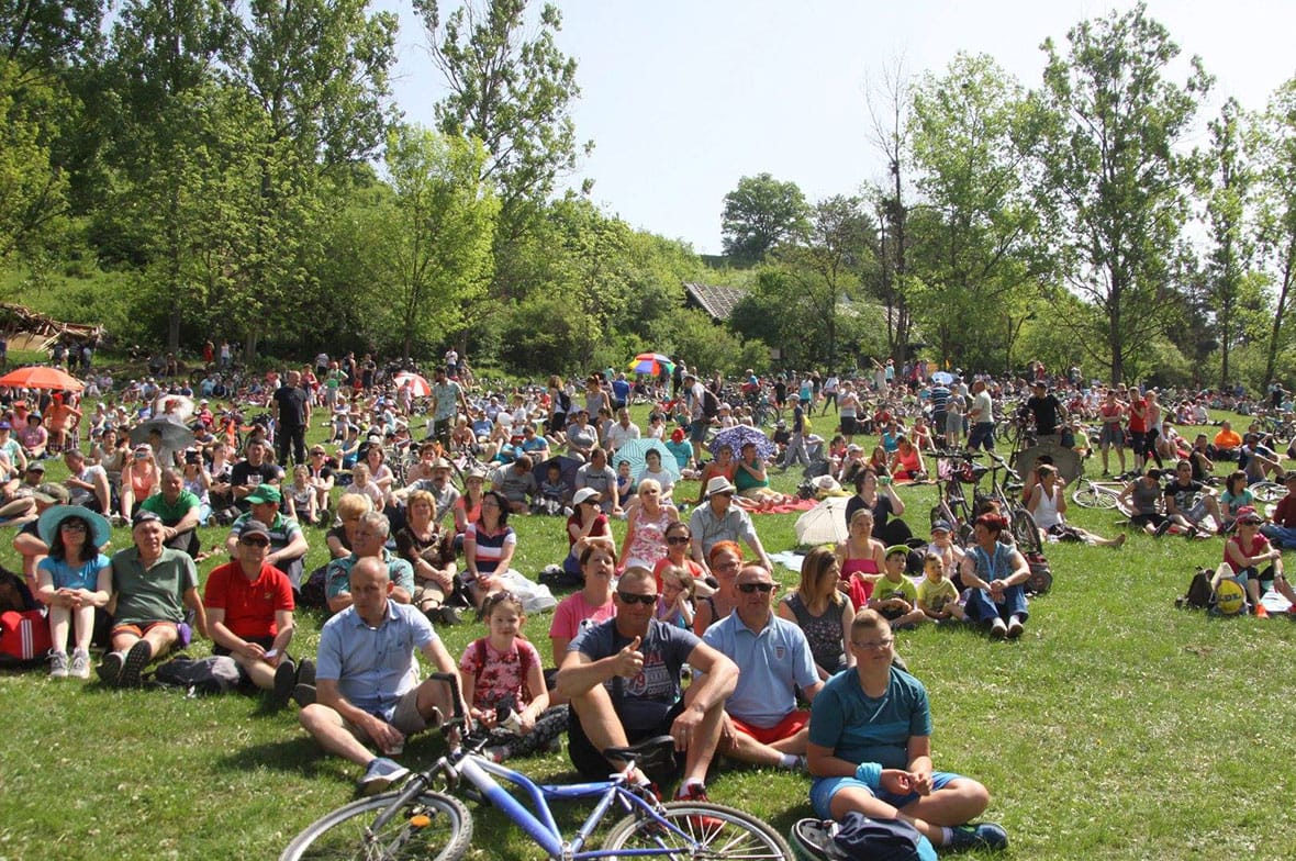 Ne ünnepeld csoportosan a majálist!