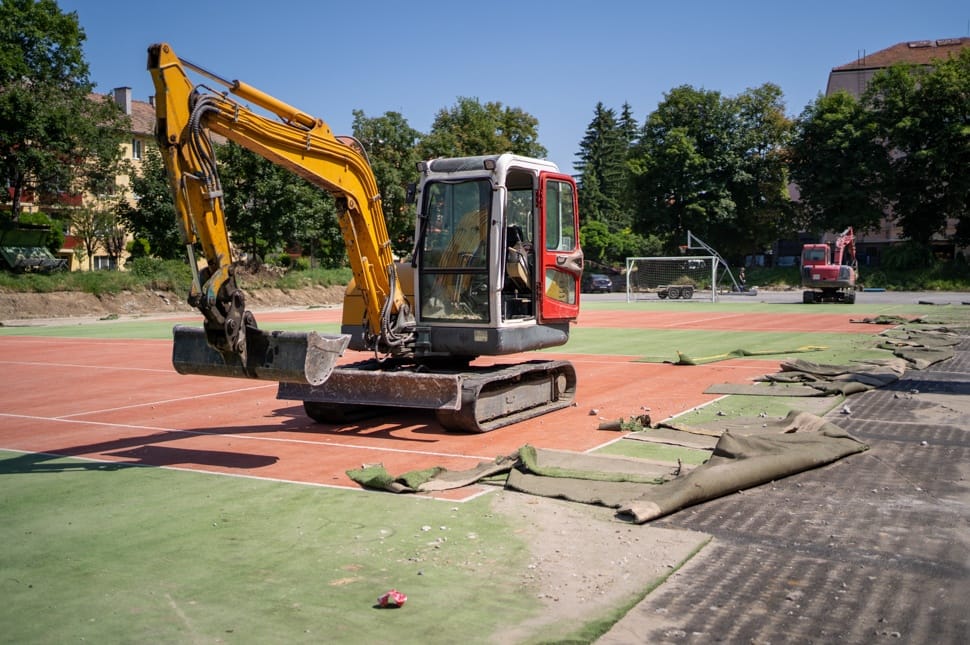 Teniszezni, fallabdázni és falat mászni is lehet majd a felújított minifocipályán