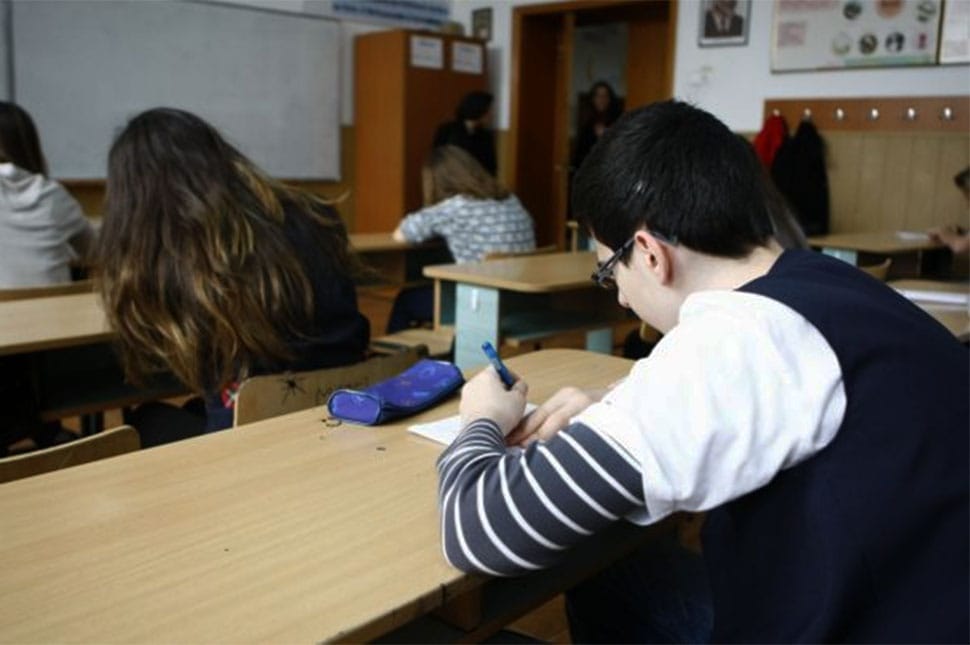 Helytelen a hőemelkedéses és lázas diákok kizárása az érettségiről