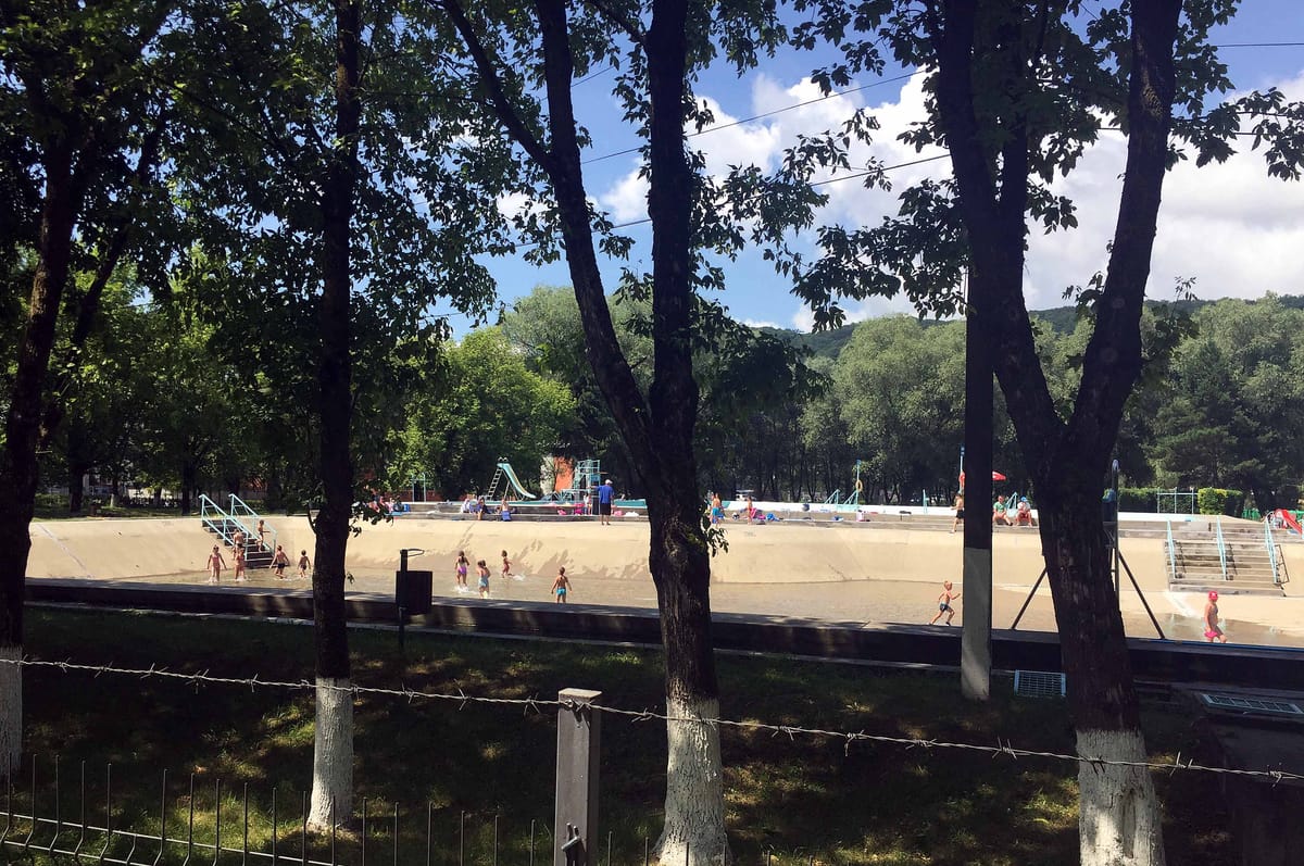 Zár a strand, nyit a jégpálya