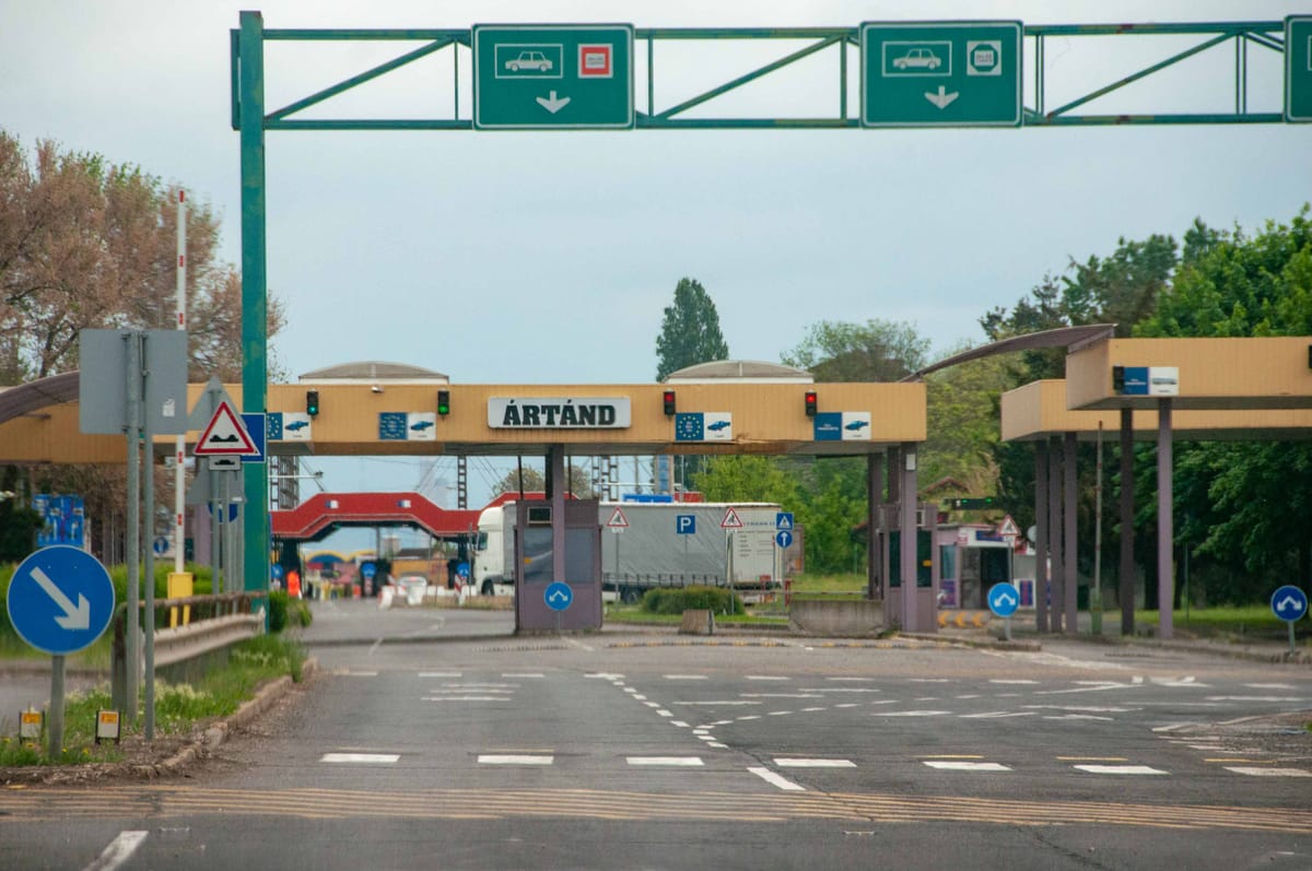 Még mindig több órát kell várakozni a határnál