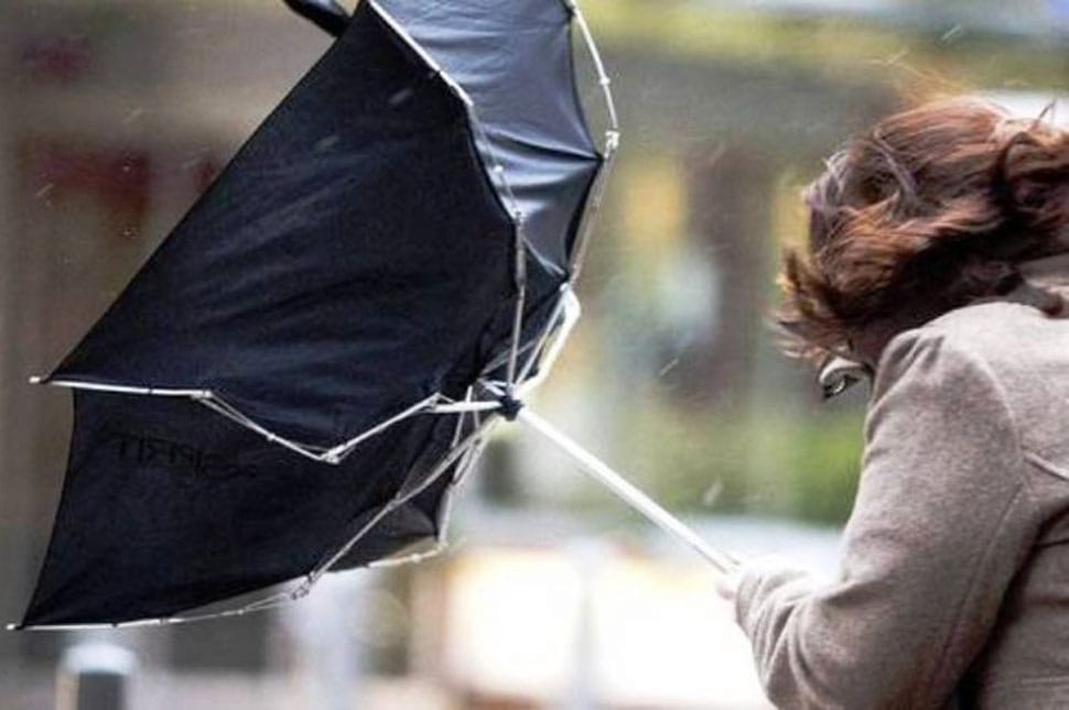 Sárga riadót fúj a szél