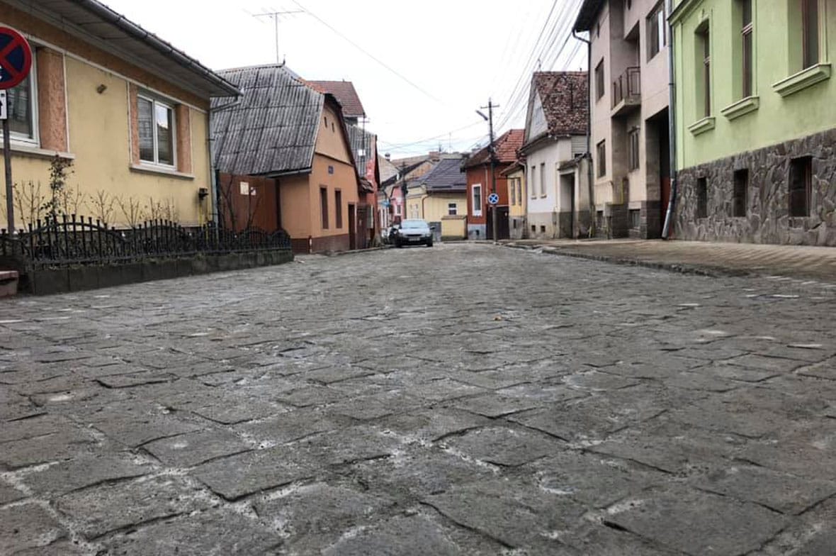 Kockaköves utcákat újítanak fel