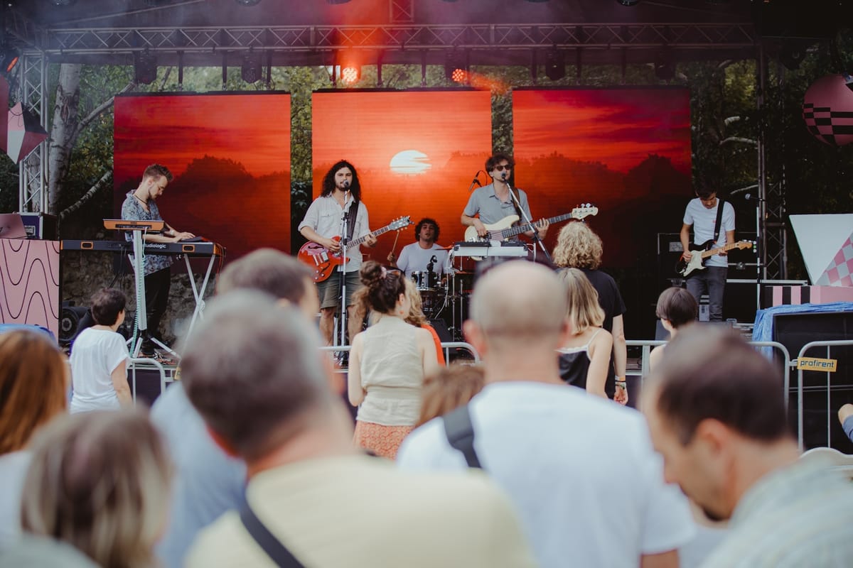 A zenekart nem egy pár évig akarjuk csinálni, hanem ha lehet, az életünk végéig