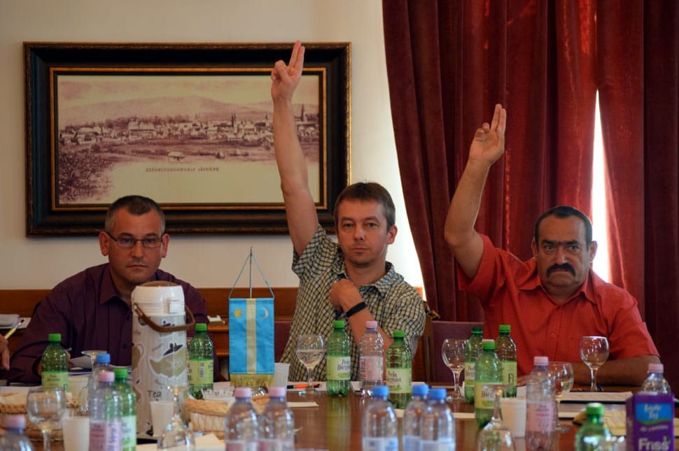 Amíg az MPP ábrándokat kerget, a néppártosok meglógnak Gálfival?