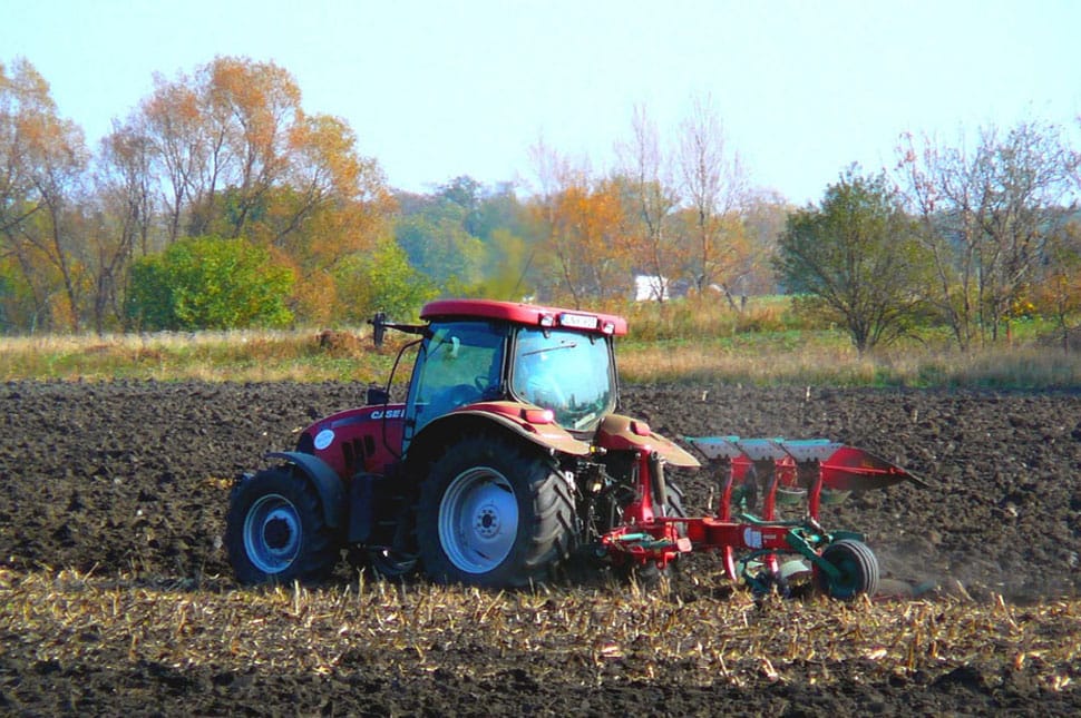 Lopott szerszámokért cserélt autóba loptak traktor akkumulátort