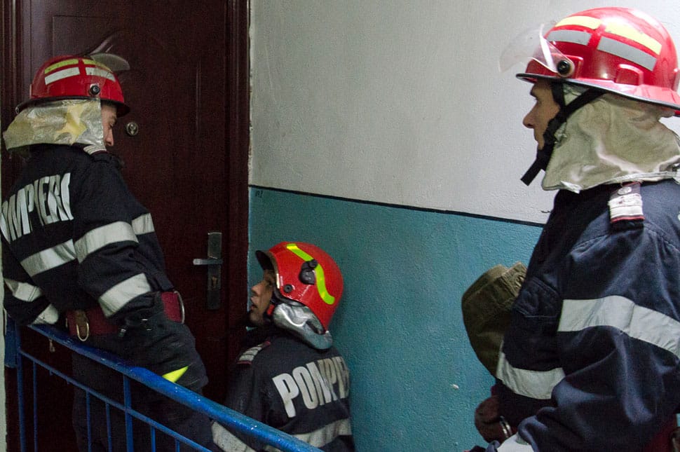 Összeesett és bezáródott lakásába egy öreg bácsi