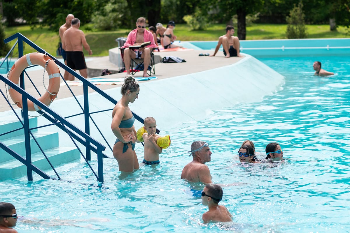 Ha a szúnyognak vér kell, a strand az all inclusive