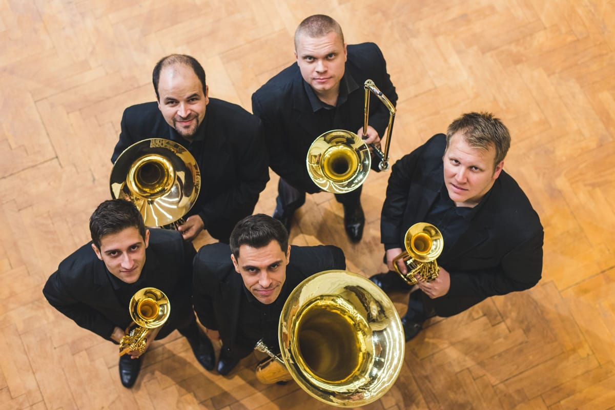 Csupa fúvós kamarazenével indul az október