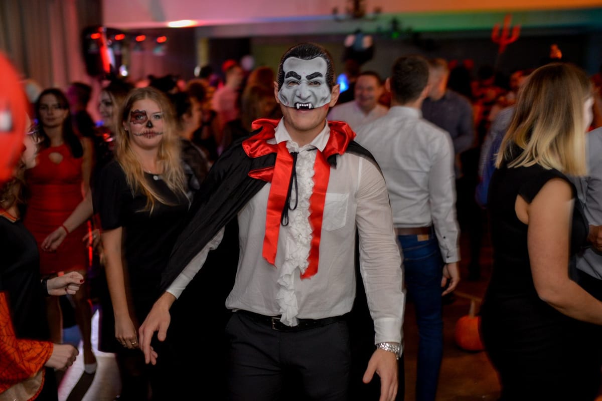 Krizantémillat és pokoli ütemek: Udvarhely halloweenre hangol
