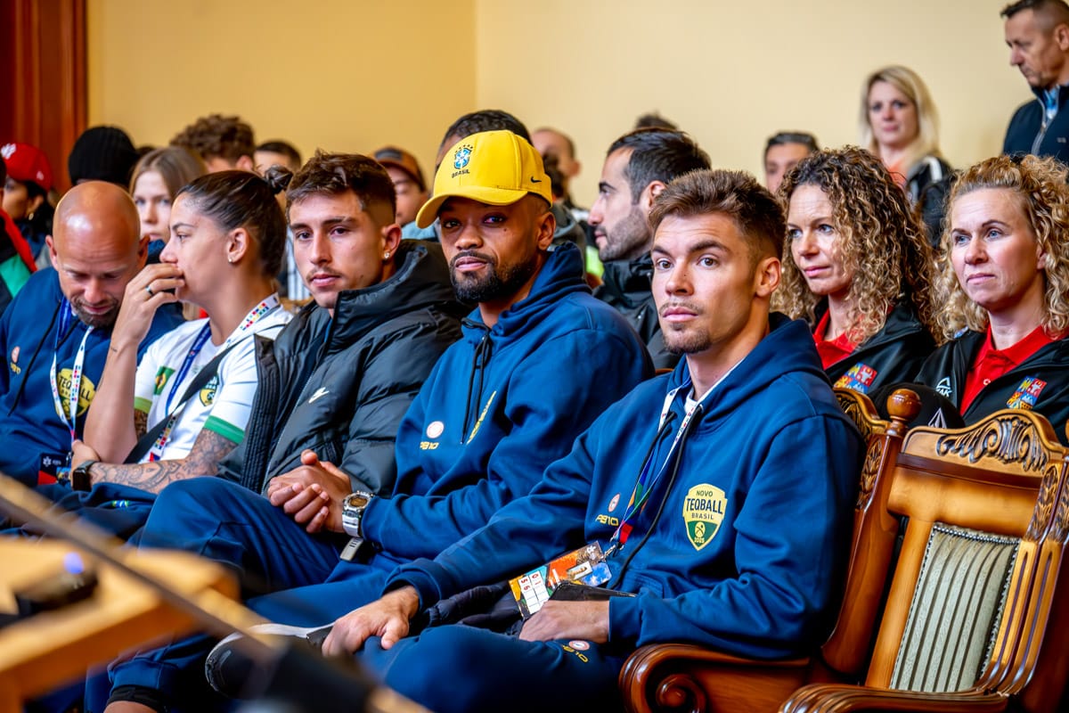 Aki hamar kiesik, az mehet Mikulás-buliba – így kezdődött a teqball vébé