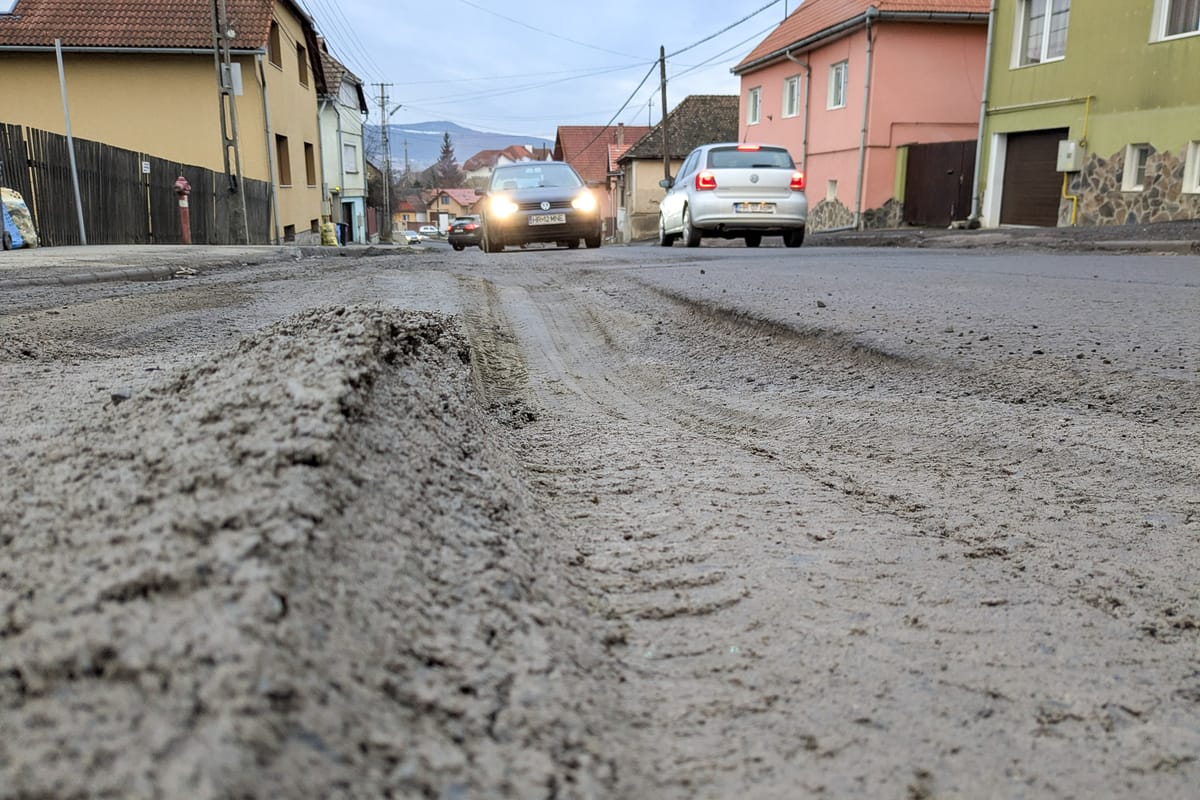 Főnök, kellene egy munkás tíz percre egy lapáttal!