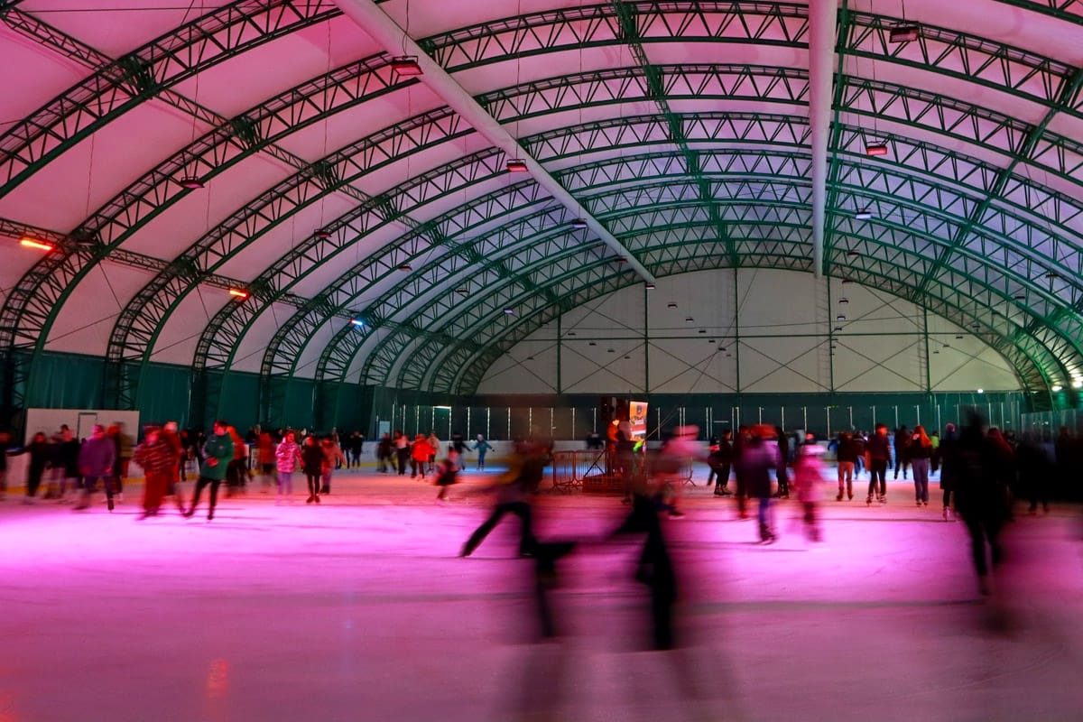 Guruló forintok és jeges kalandok: merre indulj péntek este?