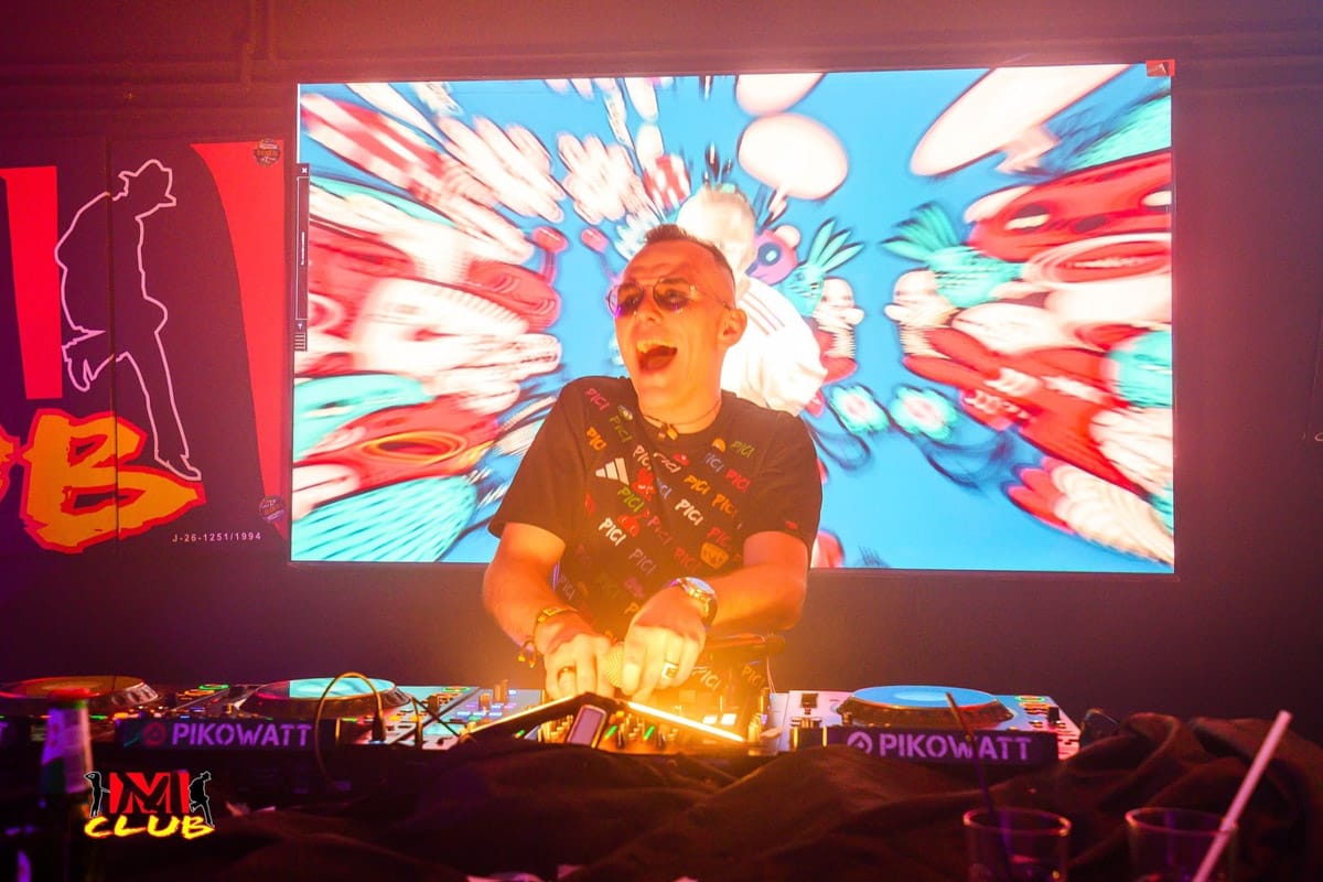 Amikor a politika beszélget, a színház mesél, a város él