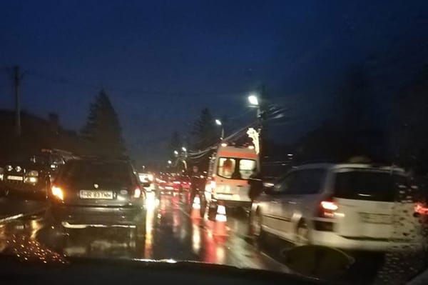 Elütöttek egy nőt az átjárón