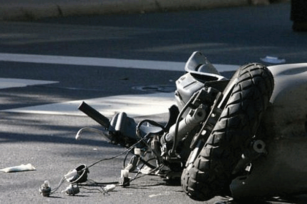 Felmosta az utat a robogóssal