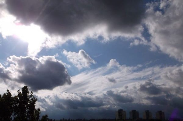 Esik eső, süt a nap