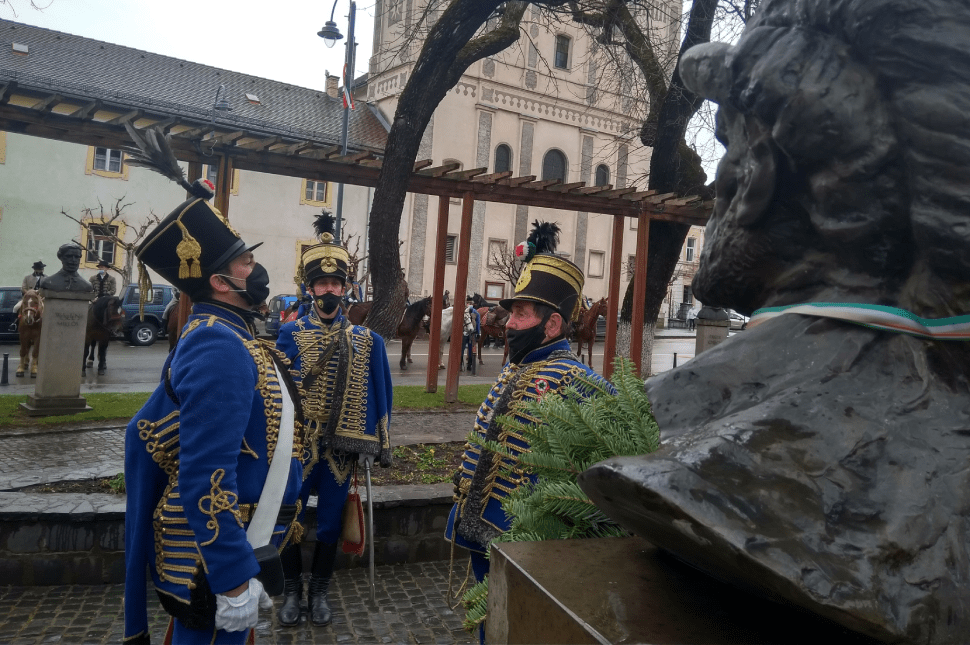 Egy éve készülhettek erre a huszárok