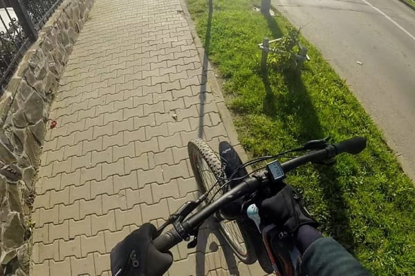 Részegen biciklizett, a lépcsőn kötött ki