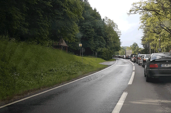 Egy kamion okozott galibát a Szejkén