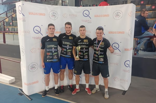 Első és második hely Párizsból