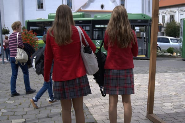 Ha nem tetszik az egyenruha, vidd el a gyereket?