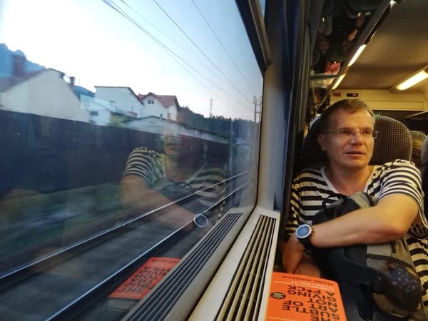 Miért nem gondolkozol inkább otthon, a négy fal között?