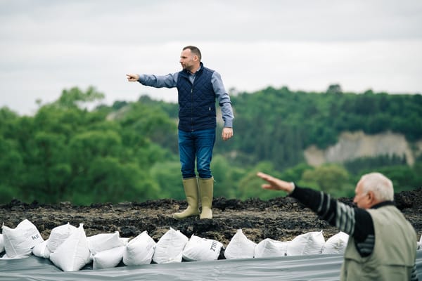 Parajdon senki sem maradt magára! Míg a kamerák forogtak