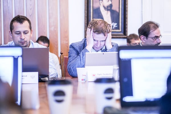 Adóemeléseket hozott a kormány angyalkája