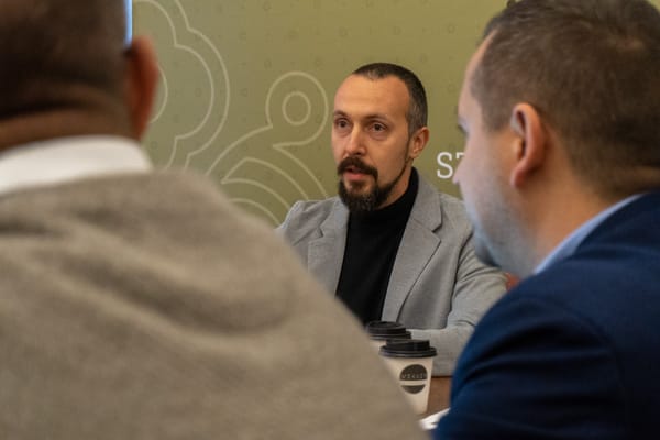 Hat hónap, nulla előrelépés: továbbra sincs parkolási szabályzat, csak magyarázkodás