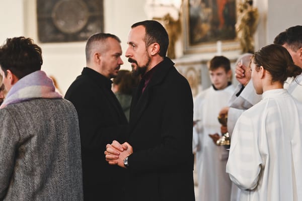 Amikor a filter drágább, mint a valóság: ezért lett a politikusból influenszer